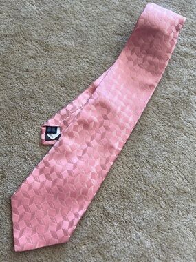 Fratelli Moda Men's Pink Geometric Silk Tie - Classic Dress Accessory